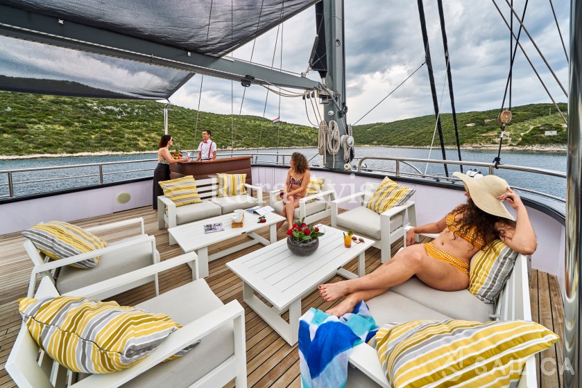 Gulet - Yacht Charter Sailica