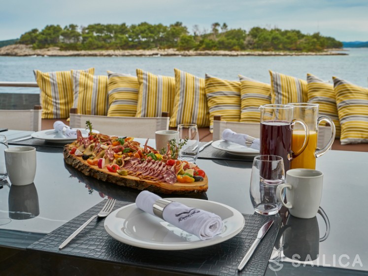 Gulet - Yacht Charter Sailica