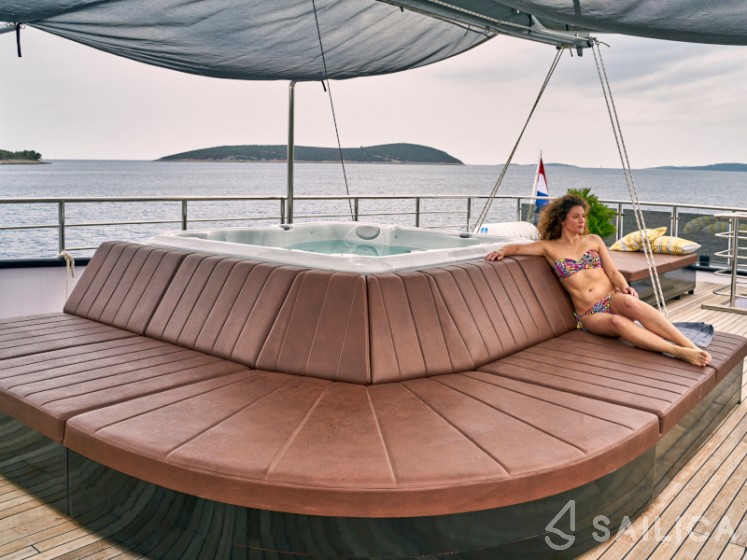 Gulet - Yacht Charter Sailica