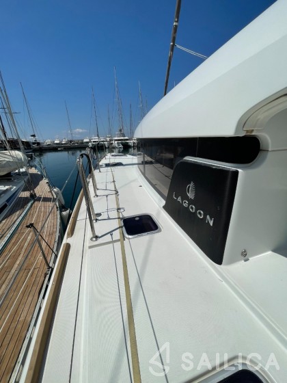 Lagoon 39 - Yacht Charter Sailica