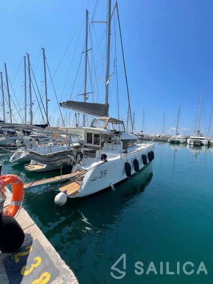 Lagoon 39 - Yacht Charter Sailica