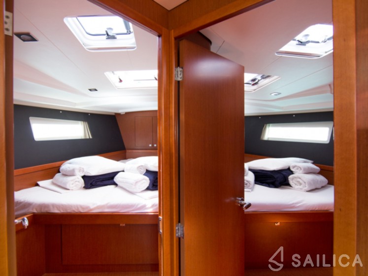 Oceanis 45 - Yacht Charter Sailica