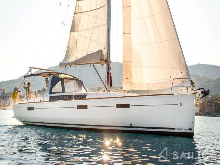 Oceanis 45 - Yacht Charter Sailica