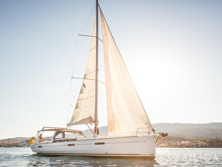 Oceanis 45 - Yacht Charter Sailica