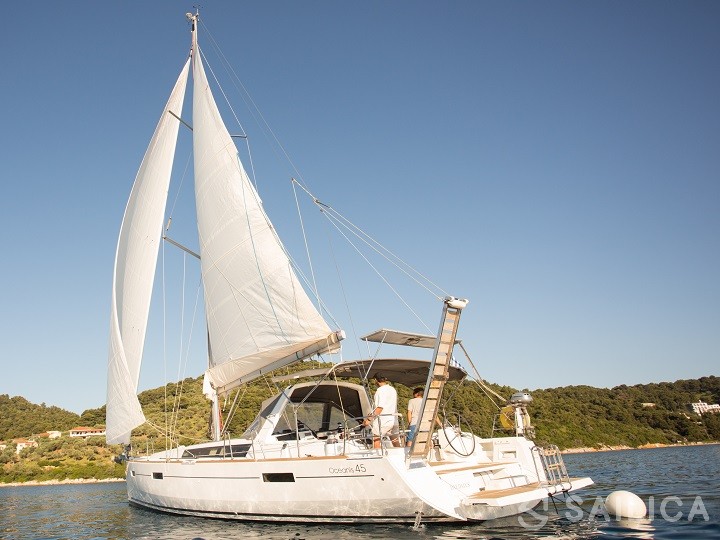 Oceanis 45 - Yacht Charter Sailica