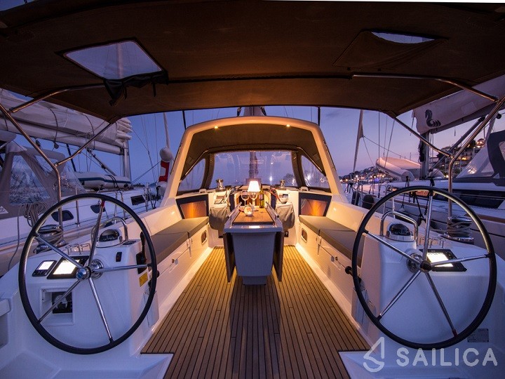 Oceanis 45 - Yacht Charter Sailica