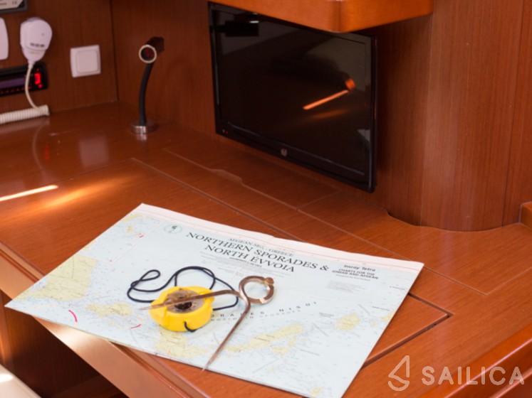 Oceanis 45 - Yacht Charter Sailica