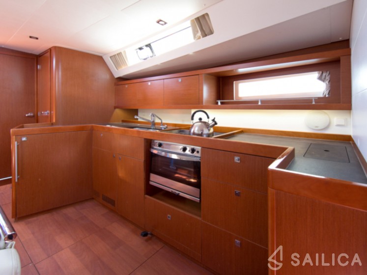Oceanis 45 - Yacht Charter Sailica