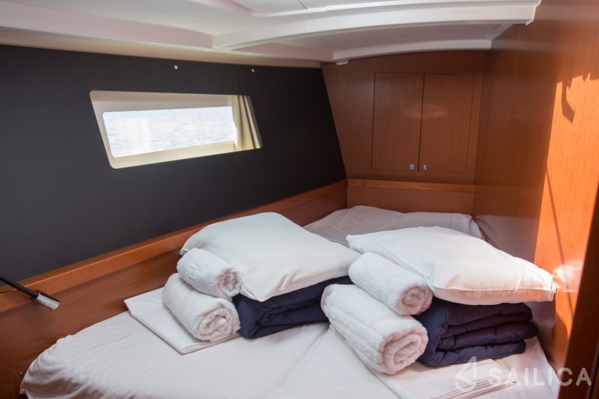 Oceanis 45 - Yacht Charter Sailica