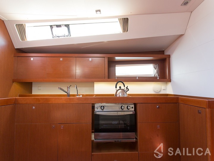 Oceanis 45 - Yacht Charter Sailica