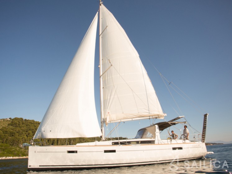 Oceanis 45 - Yacht Charter Sailica