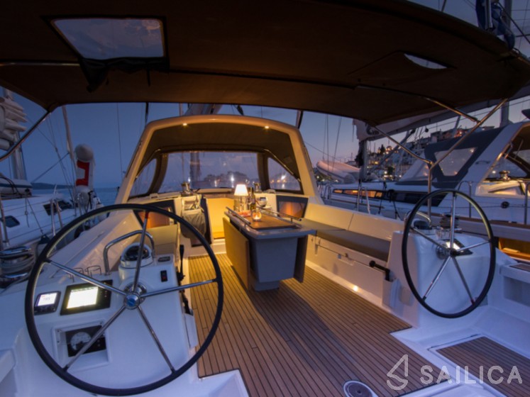 Oceanis 45 - Yacht Charter Sailica