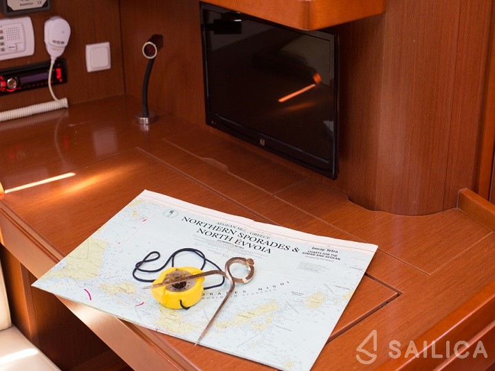 Oceanis 45 - Yacht Charter Sailica