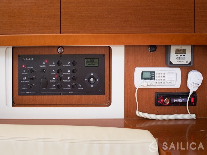 Oceanis 45 - Yacht Charter Sailica