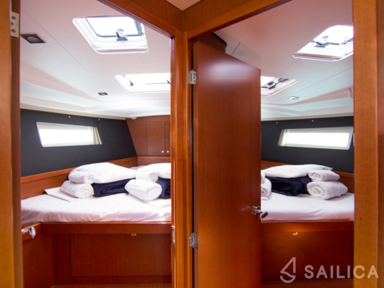 Oceanis 45 - Yacht Charter Sailica