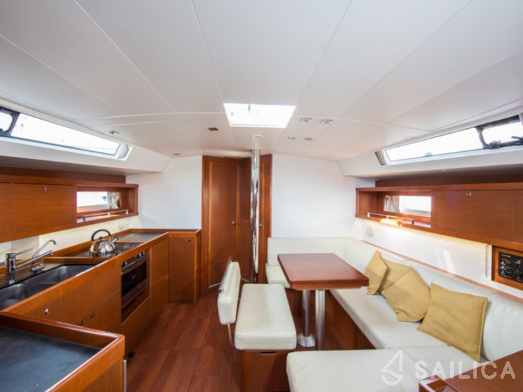 Oceanis 45 - Yacht Charter Sailica