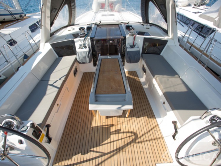 Oceanis 45 - Yacht Charter Sailica
