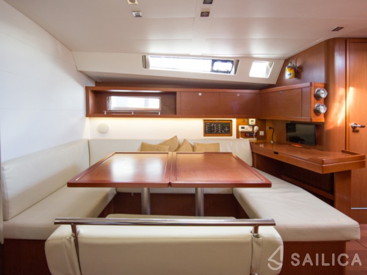 Oceanis 45 - Yacht Charter Sailica