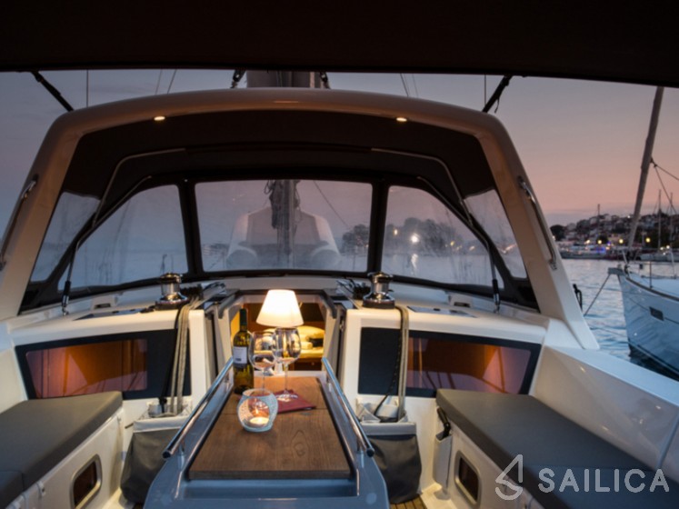Oceanis 48 - Yacht Charter Sailica