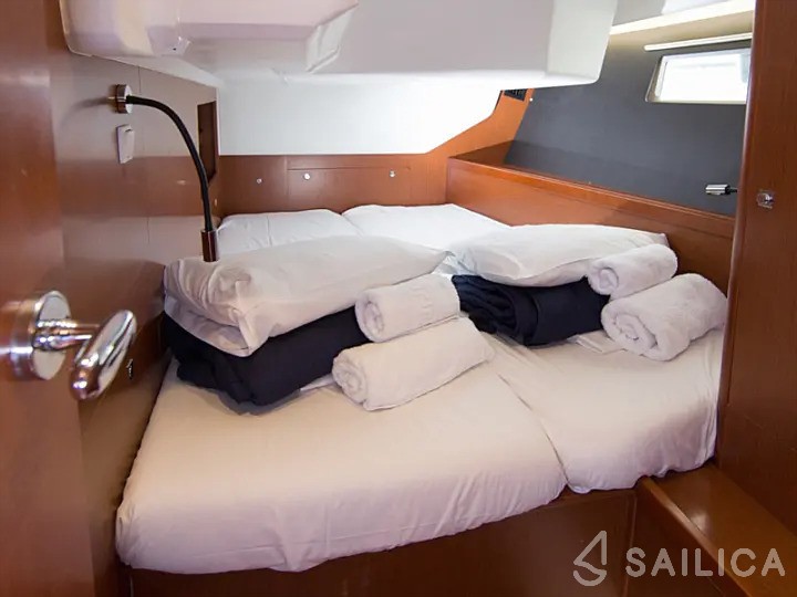 Oceanis 48 - Yacht Charter Sailica
