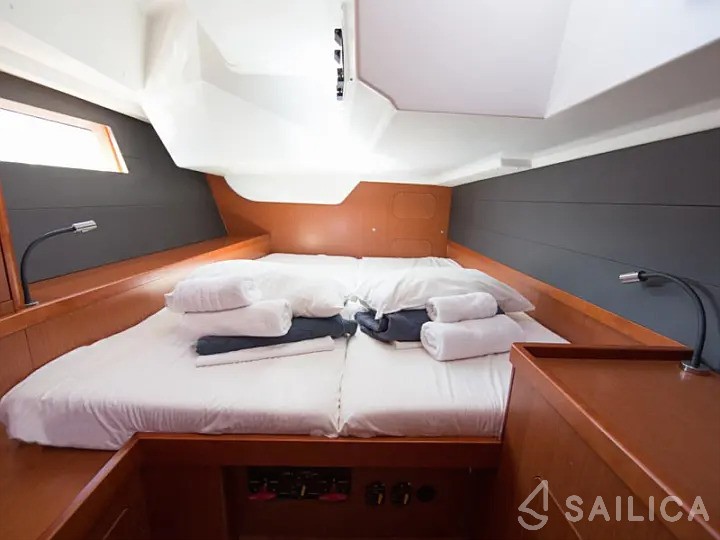 Oceanis 48 - Yacht Charter Sailica