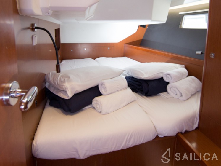 Oceanis 48 - Yacht Charter Sailica
