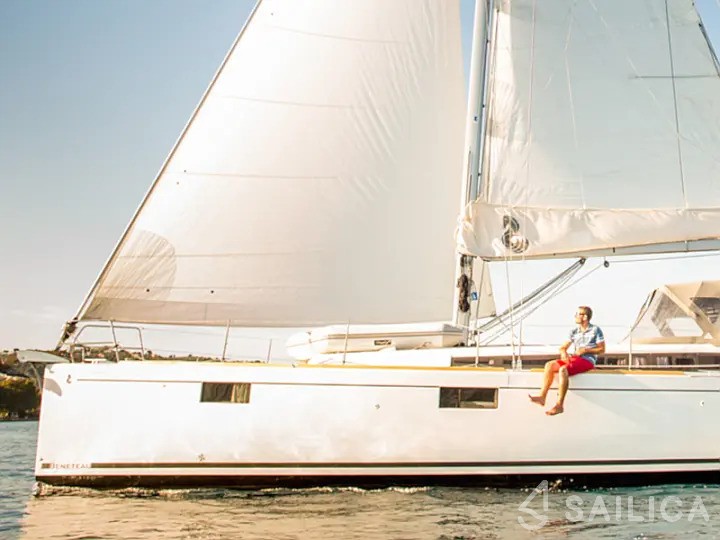 Oceanis 48 - Yacht Charter Sailica