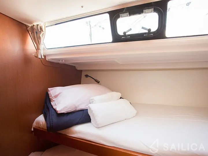 Oceanis 48 - Yacht Charter Sailica