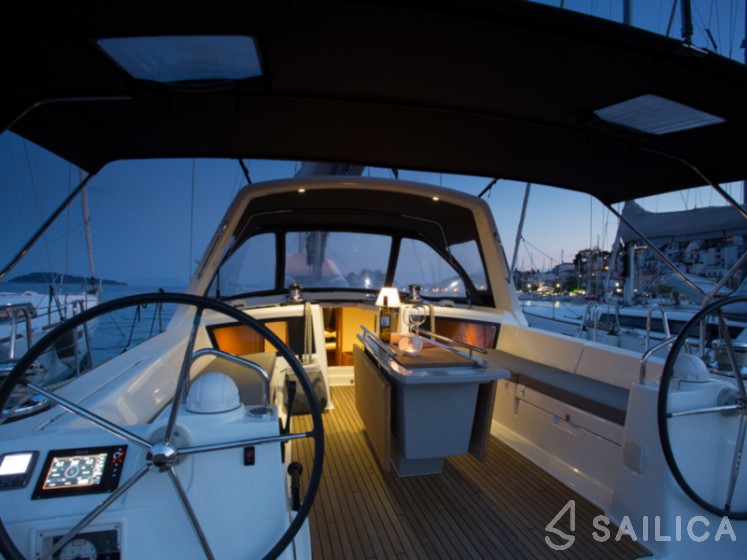 Oceanis 48 - Yacht Charter Sailica
