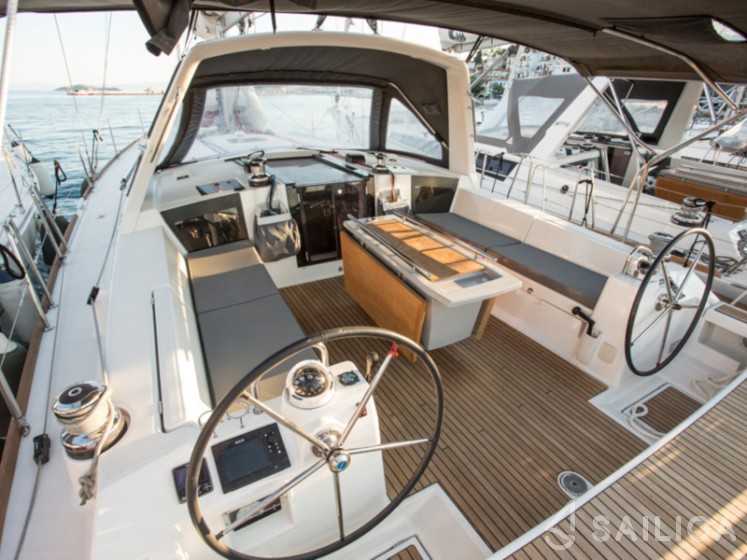 Oceanis 48 - Yacht Charter Sailica