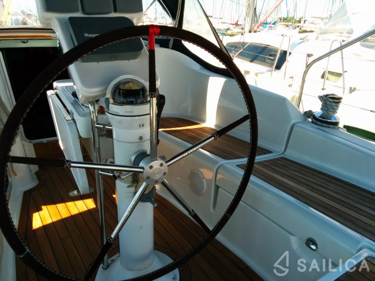 Oceanis 343 - Yacht Charter Sailica