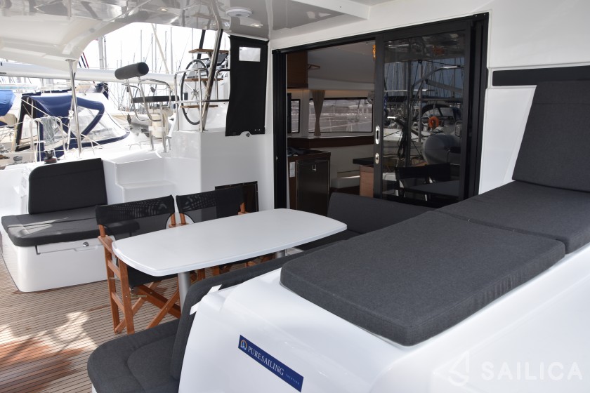 Lagoon 42 - Yacht Charter Sailica