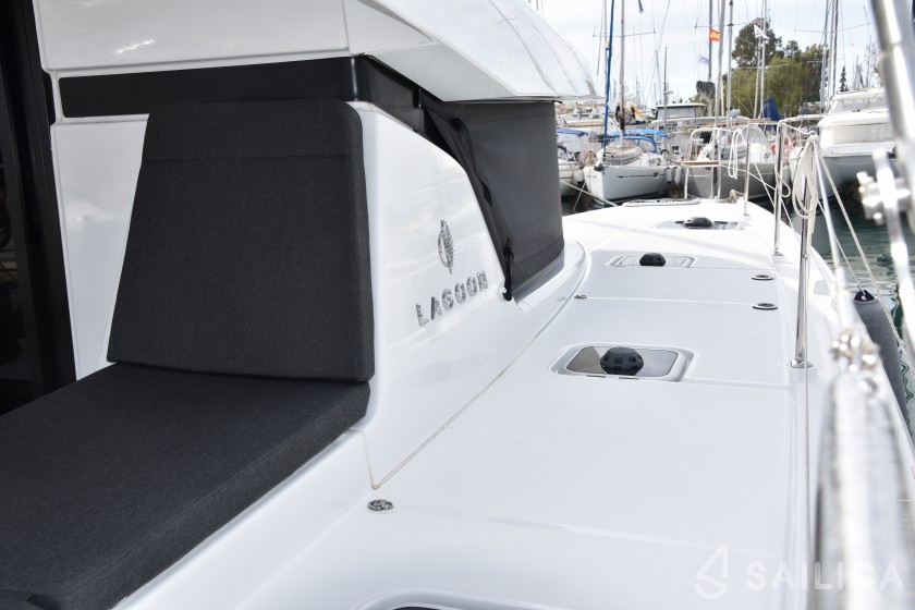 Lagoon 42 - Yacht Charter Sailica