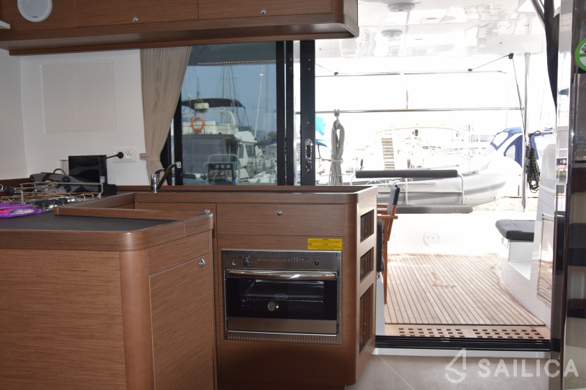 Lagoon 42 - Yacht Charter Sailica