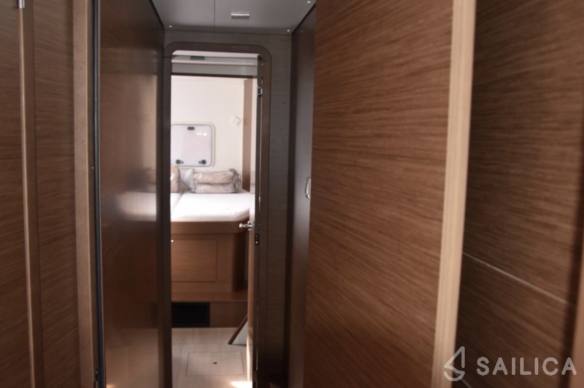 Lagoon 42 - Yacht Charter Sailica