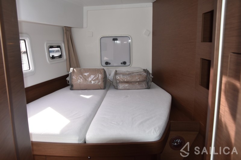 Lagoon 42 - Yacht Charter Sailica