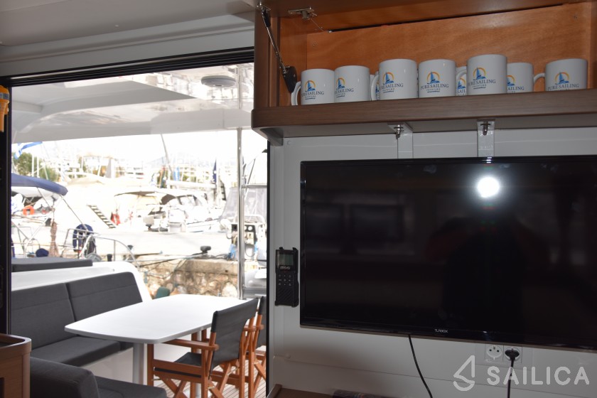 Lagoon 42 - Yacht Charter Sailica
