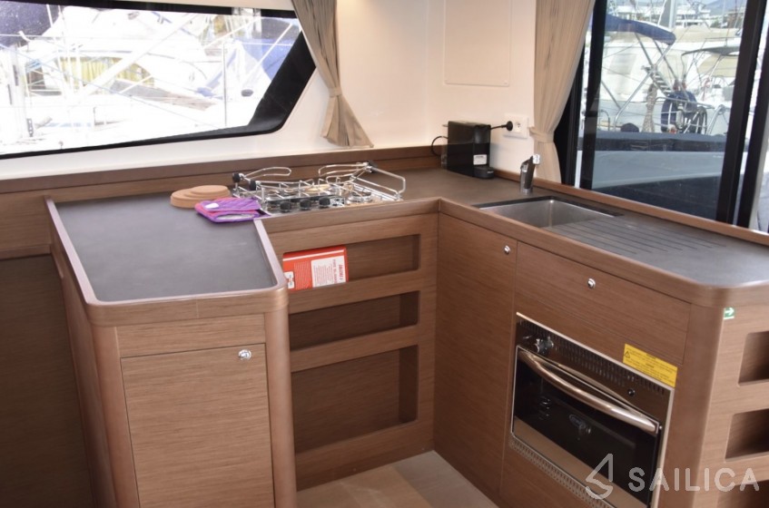 Lagoon 42 - Yacht Charter Sailica