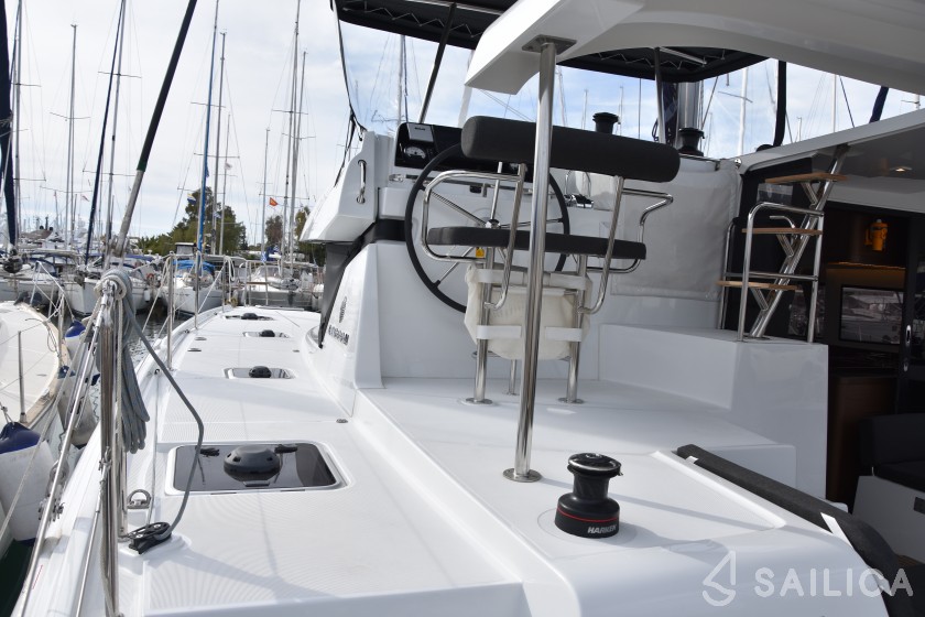 Lagoon 42 - Yacht Charter Sailica