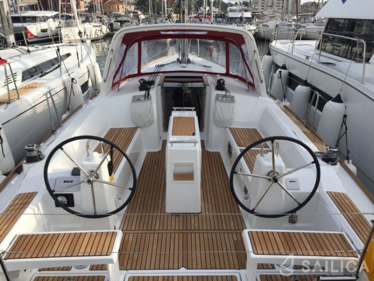 Oceanis 38.1 - Yacht Charter Sailica