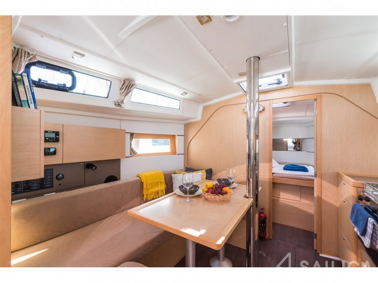 Oceanis 38.1 - Yacht Charter Sailica
