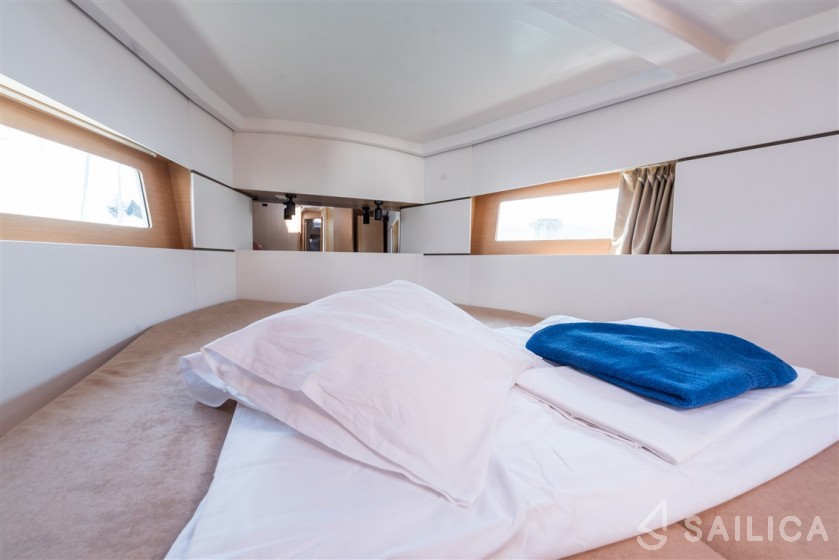 Oceanis 38.1 - Yacht Charter Sailica