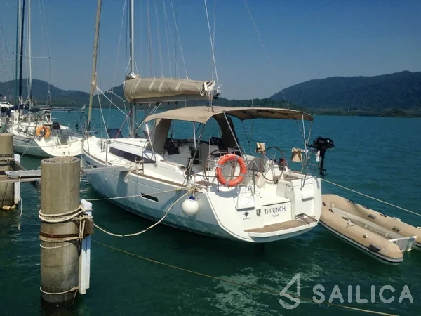Sun Odyssey 409 - Yacht Charter Sailica