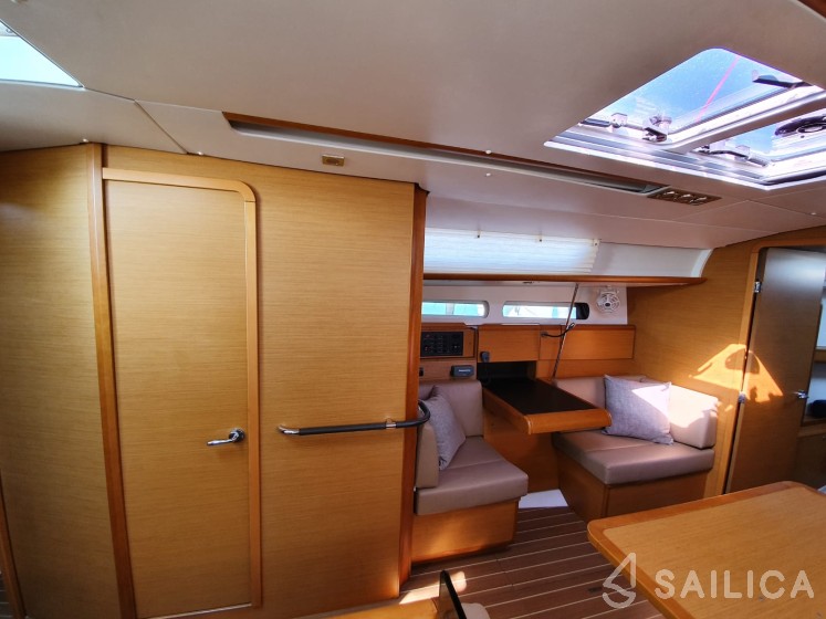 Sun Odyssey 409 - Yacht Charter Sailica