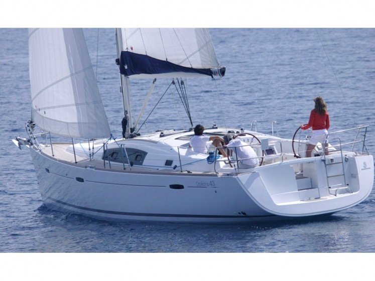Oceanis 43 - Yacht Charter Sailica