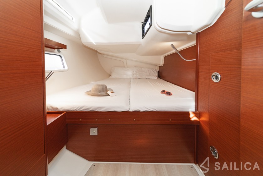 Hanse 418 - Yacht Charter Sailica