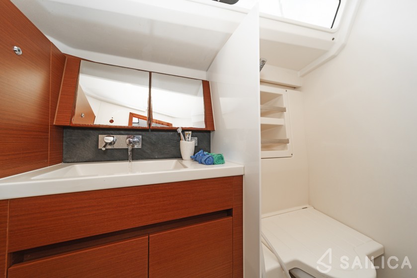 Hanse 418 - Yacht Charter Sailica