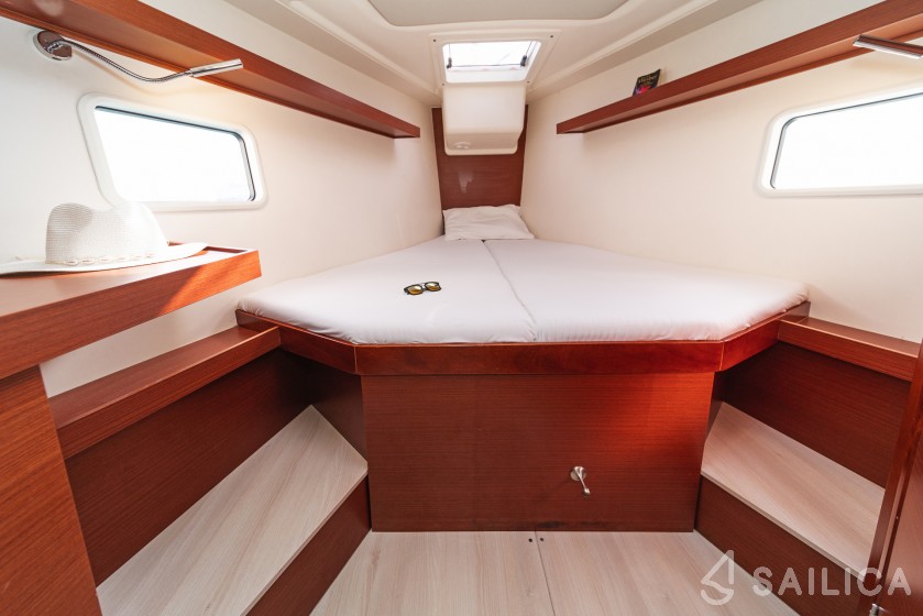 Hanse 418 - Yacht Charter Sailica