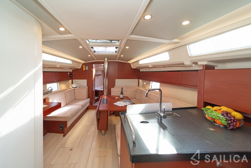 Hanse 418 - Yacht Charter Sailica