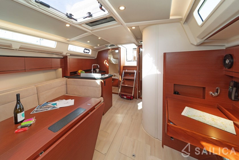 Hanse 418 - Yacht Charter Sailica